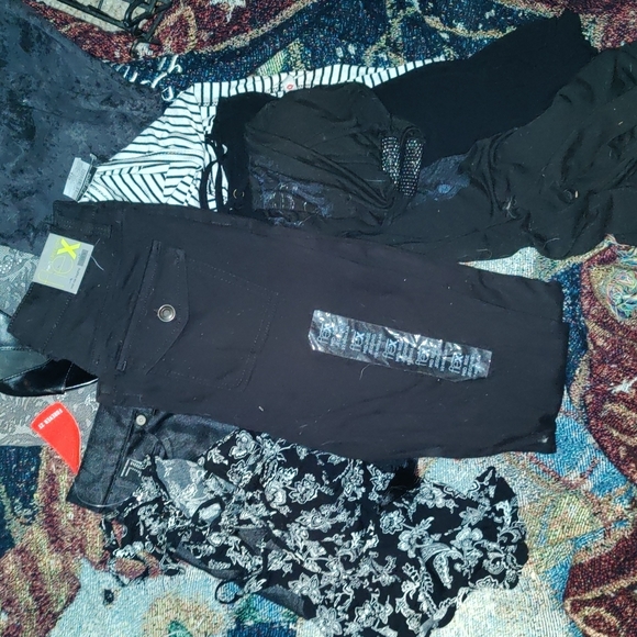 Hugh bundle of Nwt women's clothes N more - Picture 3 of 14